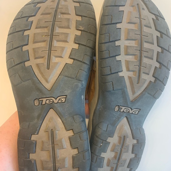 Teva- US 9 genuine leather flip flops Brown excellent condition - Picture 6 of 7